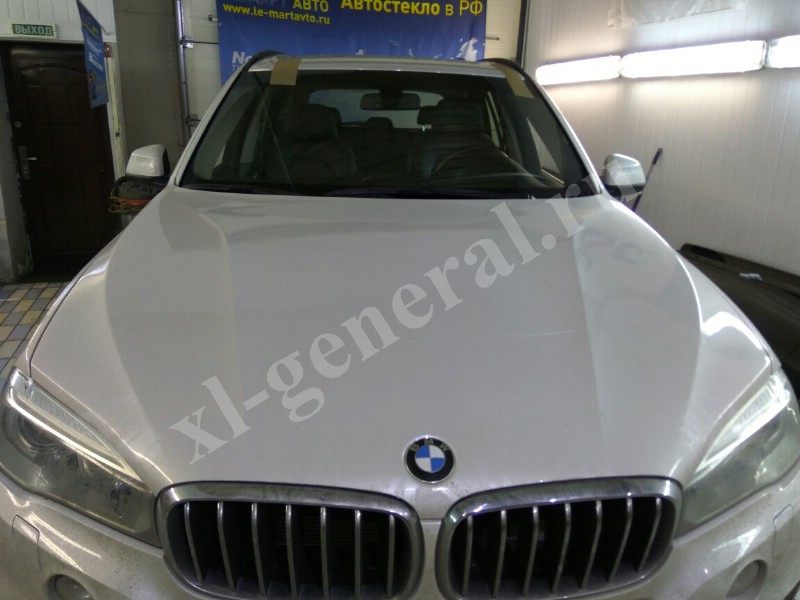 Лобовое стекло BMW X5 F15 2013-