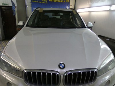 Установка лобового стекла BMW X5 F15 2013-