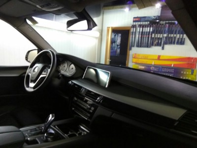 Установка лобового стекла BMW X5 F15 2013-