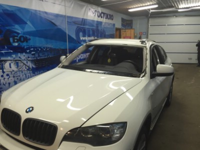 Установка лобового стекла BMW X6 E71 2009-2014