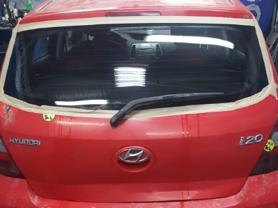 Установка заднего стекла Hyundai i20 5D HB 2009-2014