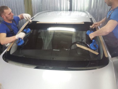 Установка лобового стекла Kia Sportage III 2010-