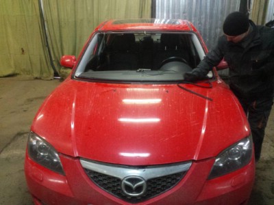 Установка лобового стекла Mazda 3 2006