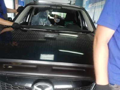Установка лобового стекла Mazda CX-5 2012-
