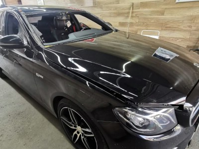 Установка лобового стекла Mercedes E-Class W213 4D Sed -