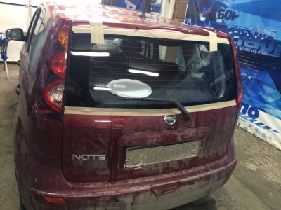 Установка заднего стекла Nissan Note 2000-2013