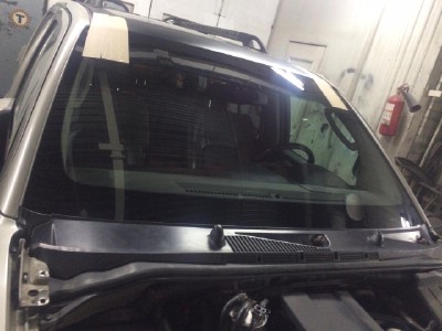 Установка лобового стекла Nissan Pathfinder (R51) Navara 2005-2015