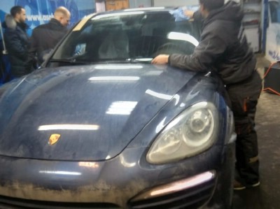 Установка лобового стекла Porsche Cayenne 5D 2013-