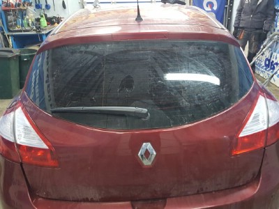 Установка лобового стекла Renault Megane 5D HB 2008-2016