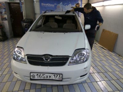 Установка лобового стекла Toyota Corolla RUNX 2000-2006