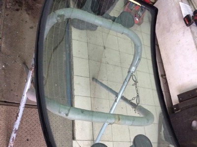 Установка заднего стекла Volkswagen Jetta 4D Sed 2011-