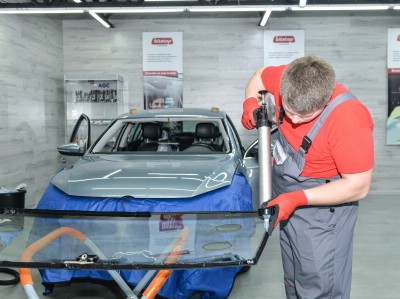 Установка лобового стекла Volkswagen Passat B7 2010-