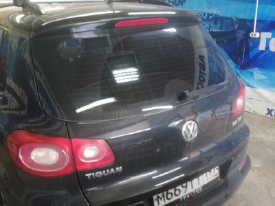 Установка лобового стекла Volkswagen Tiguan 2007-