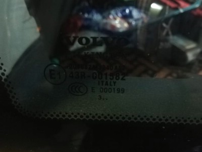 Установка бокового стекла Volvo XC90 -