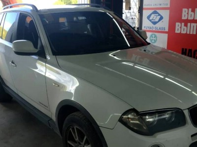 Установка лобового стекла BMW X3 E83 2003-2010