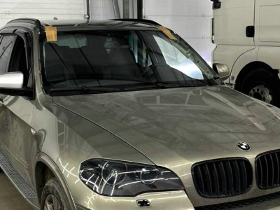 Установка лобового стекла BMW X5 -