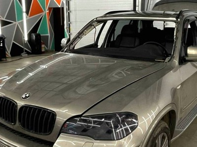 Установка лобового стекла BMW X5 -