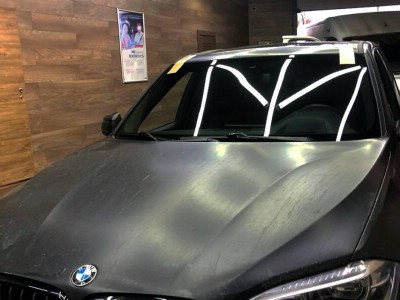 Установка лобового стекла BMW X5 -