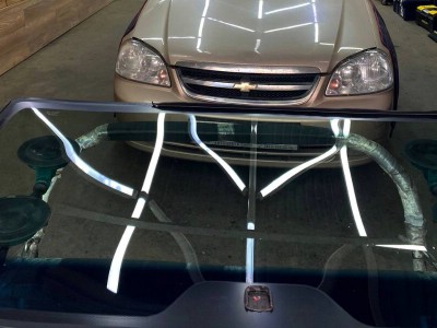 Установка лобового стекла Chevrolet Lacetti
