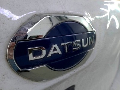 Установка лобового стекла Datsun Mi-Do -