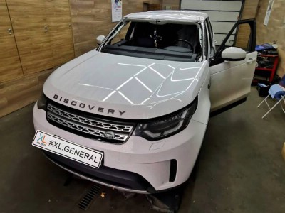 Установка лобового стекла Land Rover Discovery 2017-