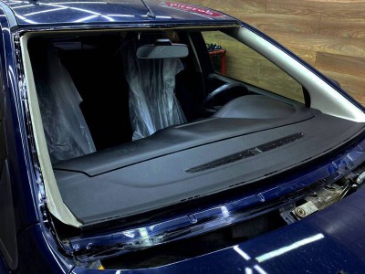 Установка лобового стекла Ford Focus II 2004-2011