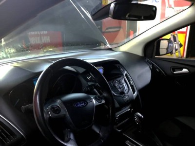 Установка лобового стекла Ford Focus III 2011-