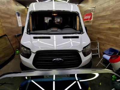 Установка лобового стекла Ford Transit 2014-