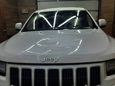 Установка лобового стекла Jeep Grand Cherokee 2010-2023