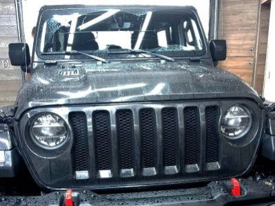 Установка лобового стекла Jeep Wrangler 2017-