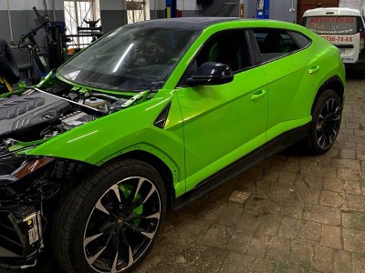 Установка лобового стекла Lamborghini URUS 2017-2022