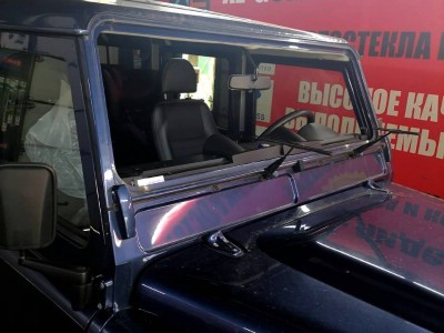 Установка лобового стекла Land Rover Defender -
