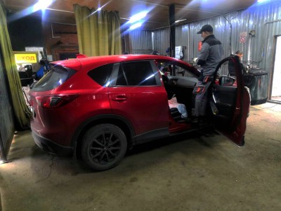 Установка лобового стекла Mazda CX-5 2011-