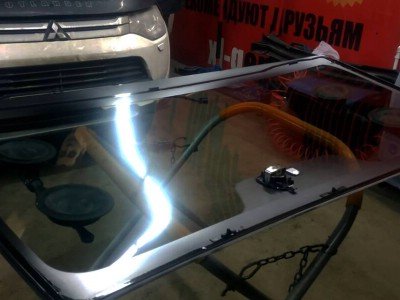 Установка лобового стекла Mitsubishi Outlander 2012-