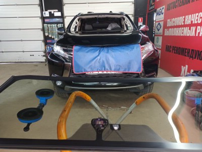 Установка лобового стекла Mitsubishi Pajero Sport 2015-