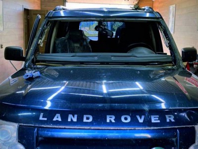 Установка лобового стекла Land Rover Discovery 3 -