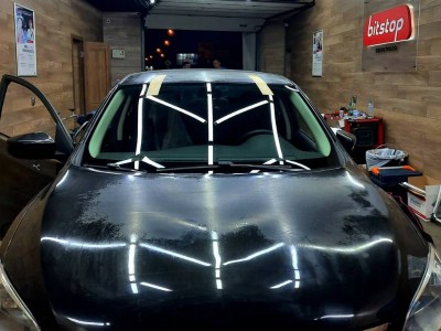 Установка лобового стекла Nissan Sentra 2014-