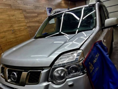 Установка лобового стекла Nissan X-trail T31 2007-2013