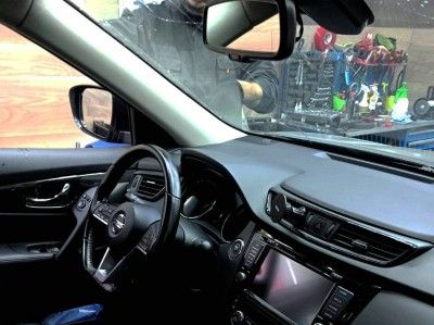 Установка лобового стекла Nissan X-Trail T32 2017-