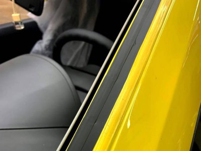Установка лобового стекла Opel Corsa D -