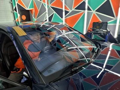 Установка лобового стекла Porsche Panamera 4 -
