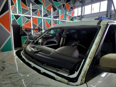Установка лобового стекла Range Rover Sport l320 -