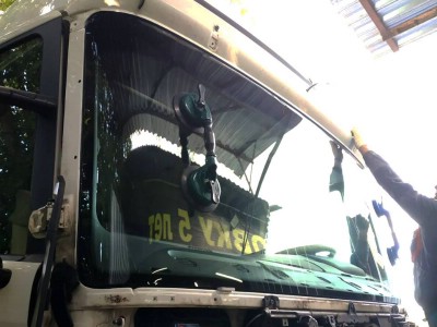Установка лобового стекла Scania 5-series -