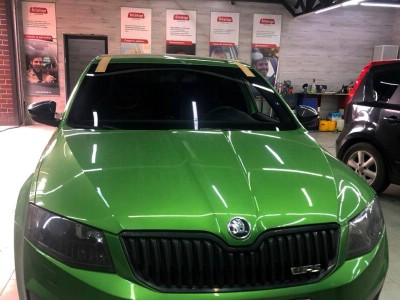 Установка лобового стекла Skoda Octavia A7 -