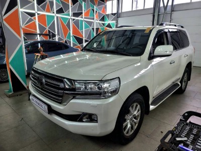 Установка автостекла Toyota LandCruiser 200 -