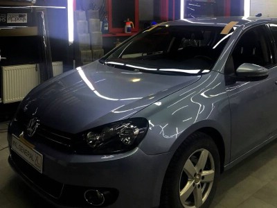 Установка лобового стекла Volkswagen Golf -