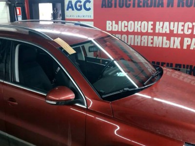 Установка лобового стекла Volkswagen Tiguan 2006-2017