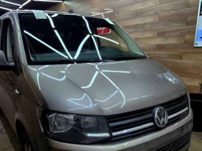 Установка лобового стекла Volkswagen Transporter 2015-