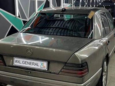 Установка заднего стекла Mercedes W124 -