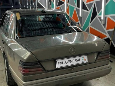 Установка заднего стекла Mercedes W124 -